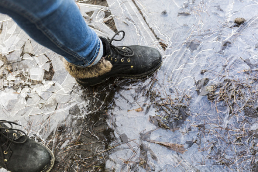 Берегите детей! Напомните им правила безопасного поведения на льду!